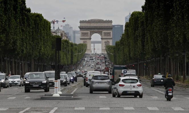 Sur les Champs-Elysées, à Paris, en 2020. 