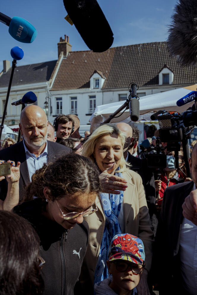 Marine Le Pen at the market in Etaples (Pas-de-Calais), April 22, 2022.