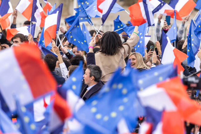 Supporters of Emmanuel Macron, during the announcement of his victory in the second round of the presidential election, at the Champ-de-Mars, April 24, 2022.