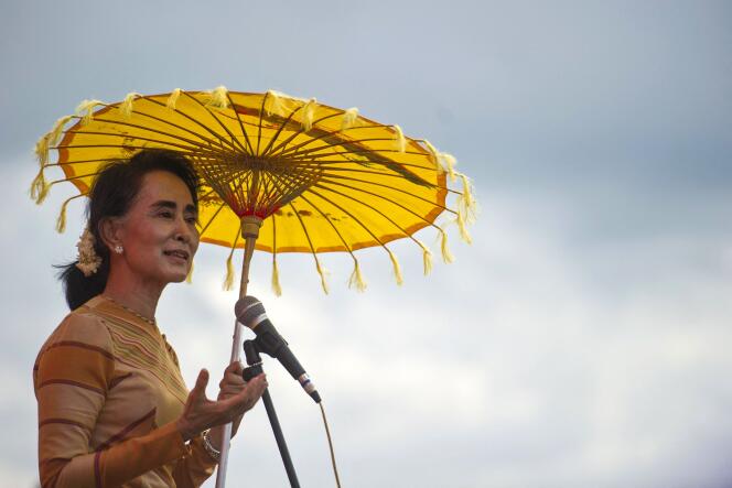 Le 5 septembre 2015, la présidente de la Ligue nationale pour la démocratie, Aung San Suu Kyi, prononce un discours lors d’une campagne d’éducation des électeurs dans le canton de Hsiseng, dans l’Etat de Shan.