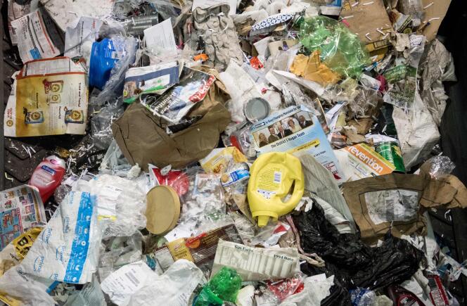 Selon l’OCDE, les produits plastiques représentent en outre près de 3,5% des émissions de gaz à effet de serre contribuant au réchauffement climatique.

