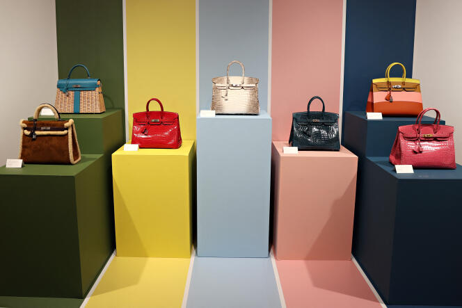 Des sacs Birkin d’Hermès exposés à New York, avant la Semaine du luxe de Christie’s, le 4 juin 2021.