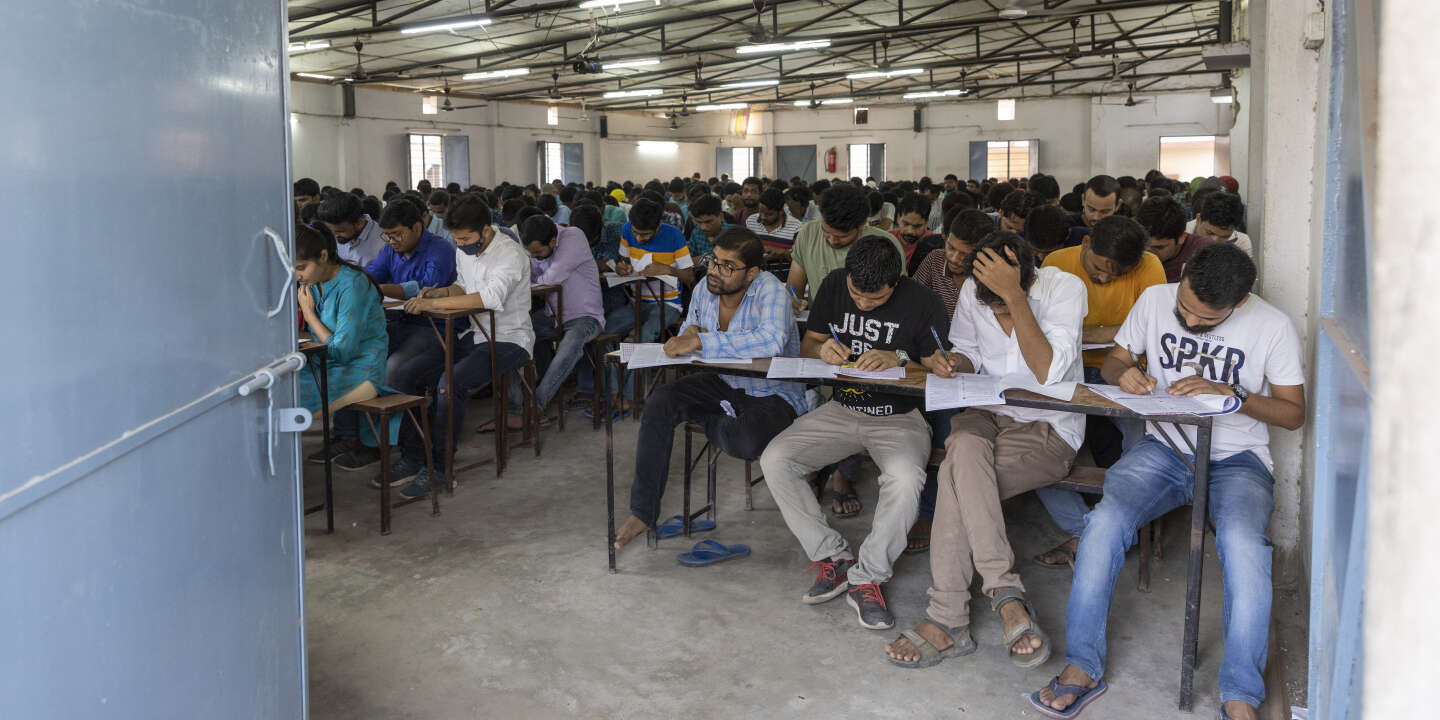 Behind the madness of “government work” in India, there is a generation that needs a future