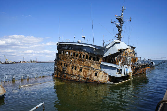 Un navire de guerre ukrainien coulé dans le port.
