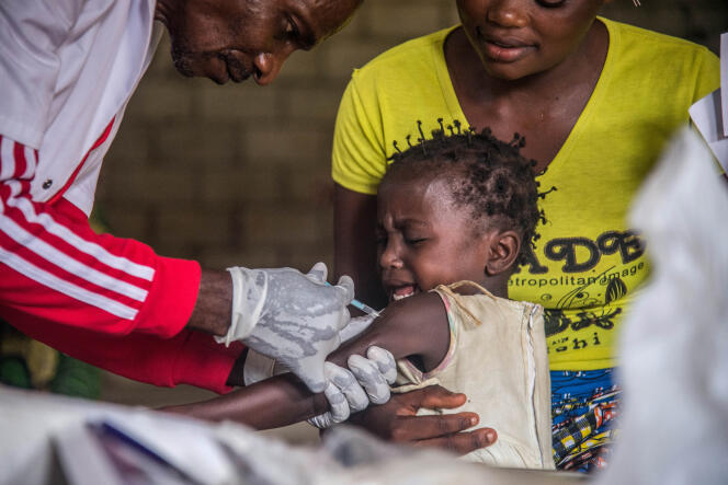 Vaccination contre la rougeole près de Seke Banza, dans l’ouest de la RDC, en mars 2020.