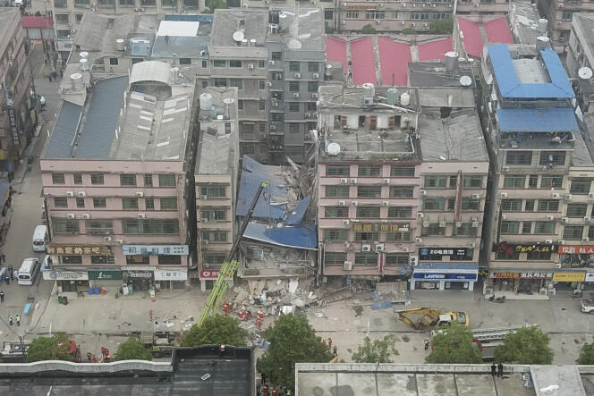 Vista del edificio de apartamentos derrumbado en Changsha, una ciudad en la provincia de Hunan, en el centro de China, el 29 de abril de 2022.