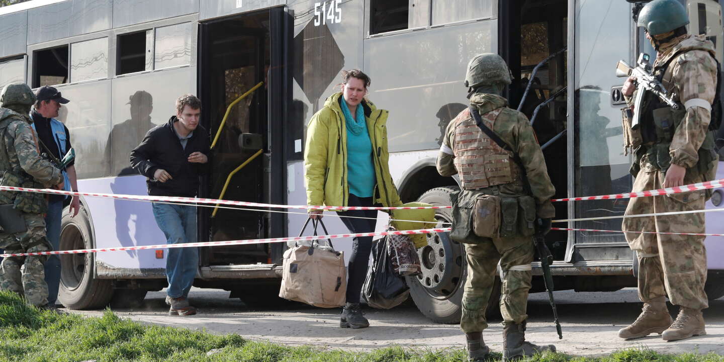 Hunderte Zivilisten wurden aus dem Stahlwerk Azovstal in Mariupol evakuiert, kündigte Präsident Wolodymyr Selenskyj an