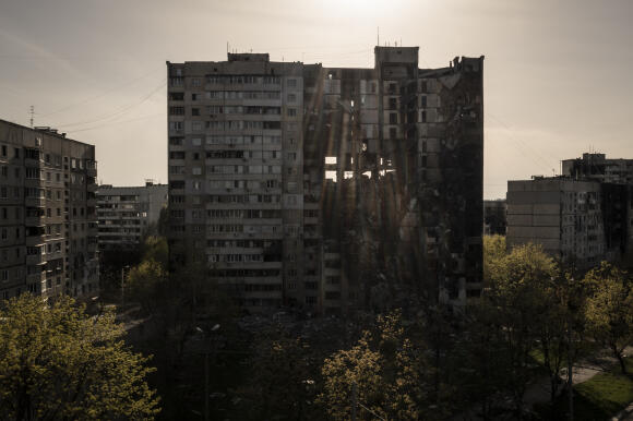 The city of Kharkiv, the second in the country, has been heavily affected since the start of the war in Ukraine.  Like this building, on April 25, 2022.