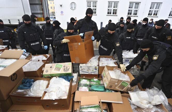 Le 14 décembre 2021, la police bavaroise procède à la plus grosse opération de destruction de drogue à son actif. La cocaïne pure, issue de différentes saisies, a été incinérée dans un lieu gardé secret. 