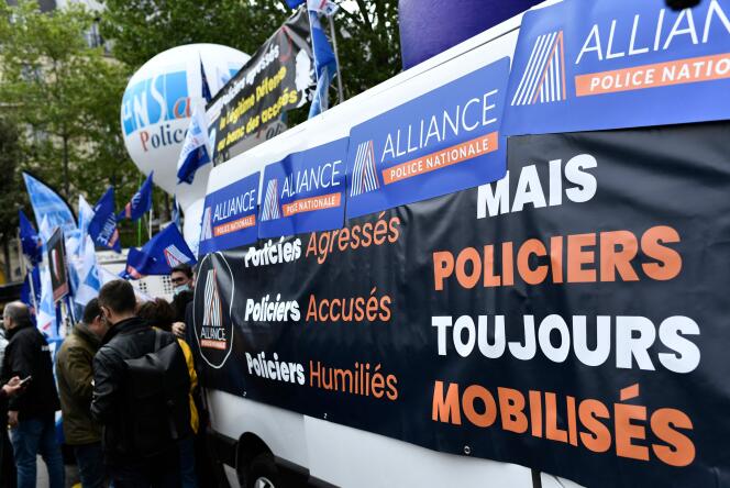 Durante la manifestación parisina, el 2 de mayo de 2022, contra la acusación por 