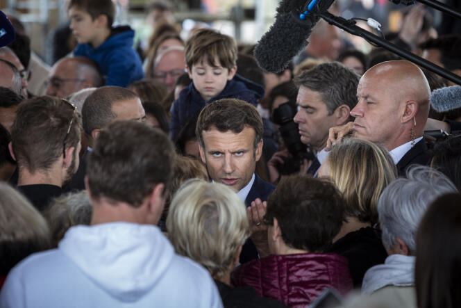 Emmanuel Macron at the Barbazan-Debat market (Hautes-Pyrénées), April 30, 2022.