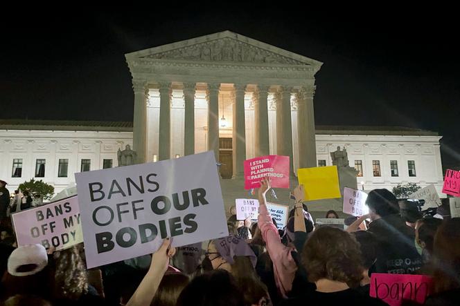 Manifestación por el derecho al aborto frente a la Corte Suprema, en Washington, en la noche del 2 al 3 de mayo de 2022. 