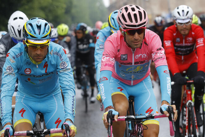 Vincenzo Nibali (à droite avec le maillot rose) est le dernier vainqueur italien du Tour d’Italie, en 2016.