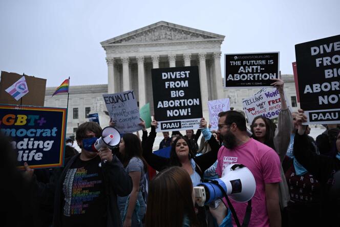 Pro- and anti-abortion protesters gather outside the US Supreme Court in Washington on May 3, 2022. 