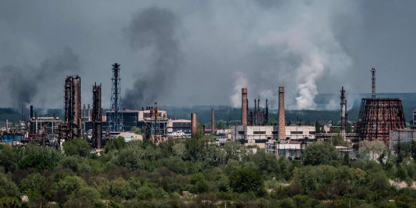 Russland hat einen Angriff auf die Azovstal-Fabrik in Mariupol verübt, wo noch immer 200 Zivilisten Zuflucht gesucht haben sollen.
