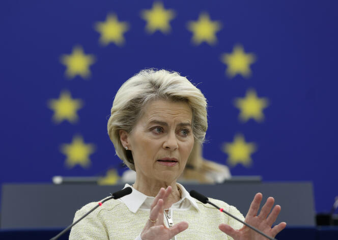 Ursula von der Leyen, la présidente de la Commission européenne, présente au Parlement européen un nouveau paquet de sanctions contre la Russie, à Strasbourg, le 4 mai 2022.