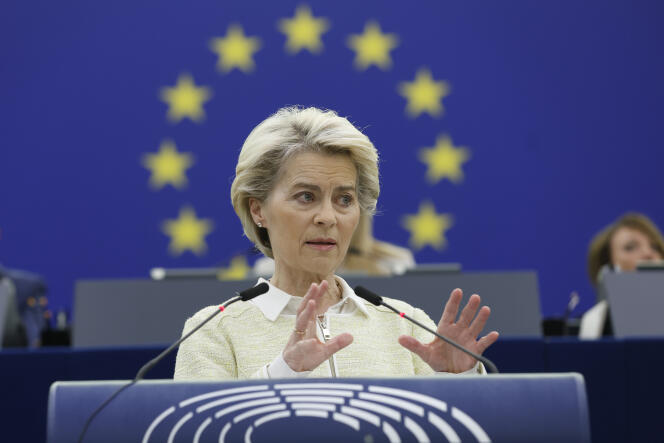 La présidente de la Commission européenne, Ursula von der Leyen, mercredi 4 mai 2022, au Parlement européen à Strasbourg.