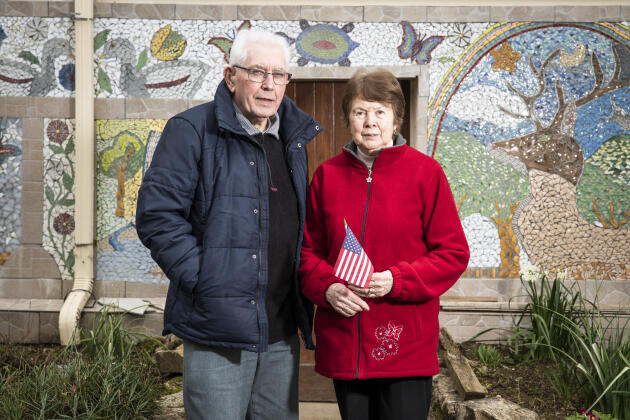 Jean-Claude et Yvonne Le Broch, anciens émigrés aux Etats-Unis, chez eux, au Faouët (Morbihan), le 23 février 2022.