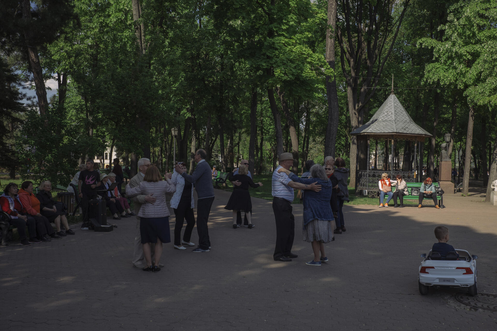 Le parc Stefan cel Mare, dans le centre de Chisinau, le 4 mai 2022.