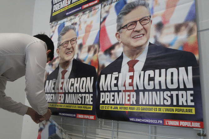 Une affiche de campagne pour les législatives au slogan « Mélenchon premier ministre », le 5 mai 2022.