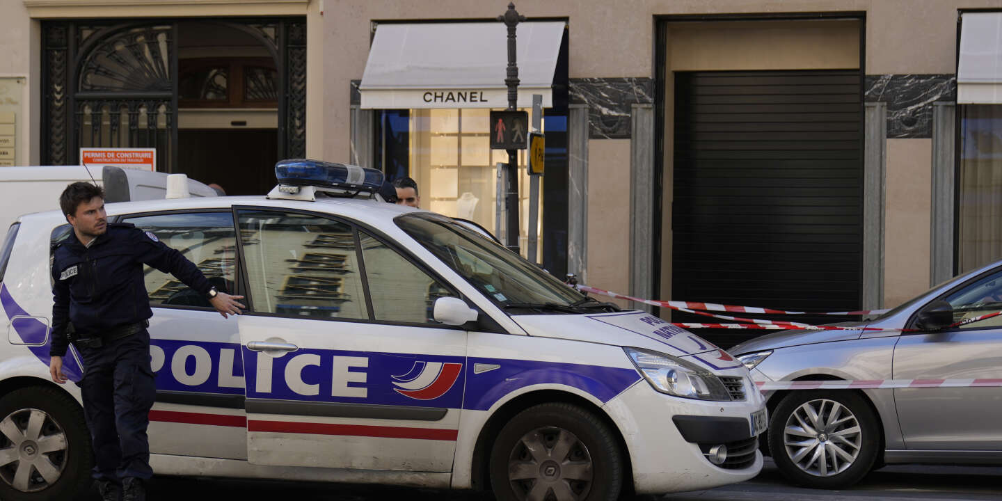 Chanel jewelry boutique in Paris robbed by four armed men