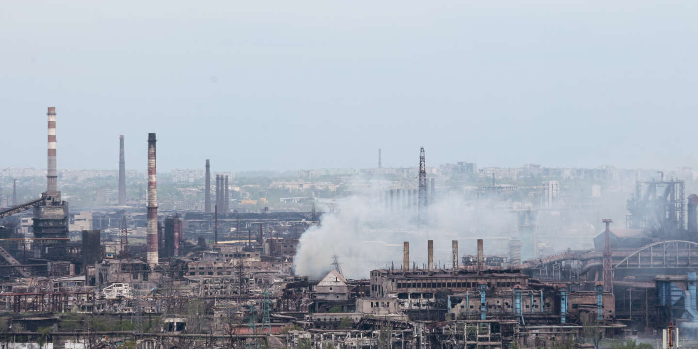 Oekraïners beschuldigen Russen van schieten tijdens het evacueren van burgers uit de Azovstal-fabriek in Mariupol