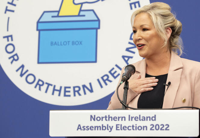 Michelle O'Neill, futura Primera Ministra de Irlanda del Norte, tras la victoria del partido nacionalista Sinn Fein, el 7 de mayo de 2022, en Magherafelt.