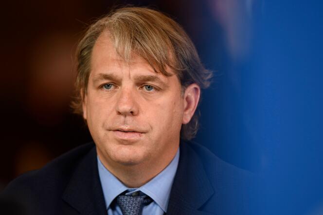 Todd Boehly, co-owner of the Los Angeles Dodgers baseball team, will acquire the club from Chelsea.