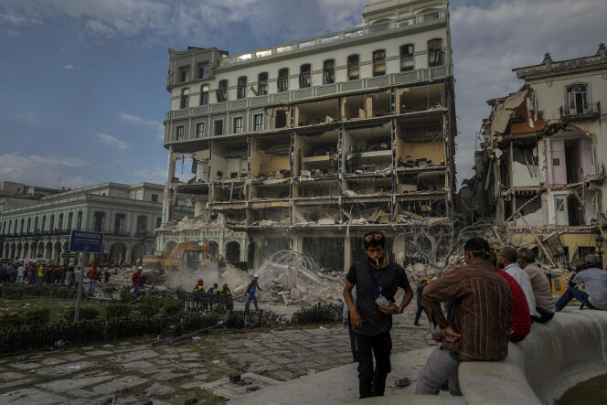 L’Hôtel Saratoga partiellement détruit après une explosion, probablement due à une fuite de gaz, le 6 mai 2022, à La Havane (Cuba).