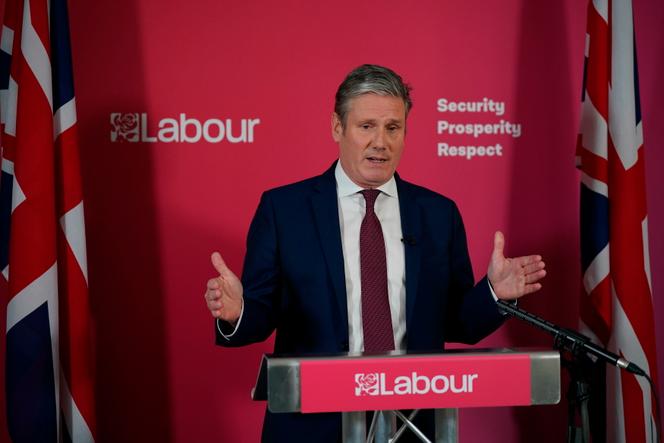 Keir Starmer, chef du Parti travailliste, annonce, lors d’une conférence de presse au QG du Labour, à Londres, le 9 mai 2022, qu’il quitterait ses fonctions si la police le sanctionnait pour violations des règles sanitaires, il y a un, à Durham, dans le nord-est de l’Angleterre. 