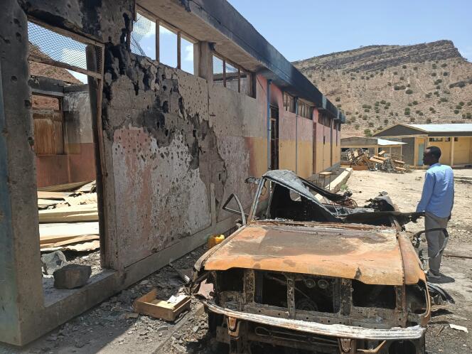A scorched automobile in Erebti, May 4, 2022.