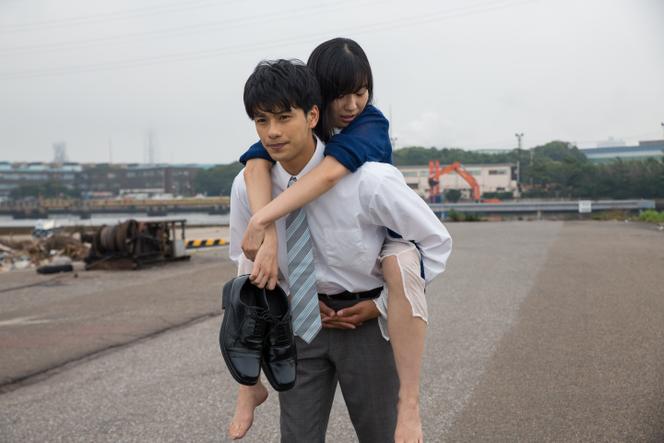 Tsuji (Win Morisaki) e Ukiyo (Kaho Tsuchimura) in Koji Fukada's