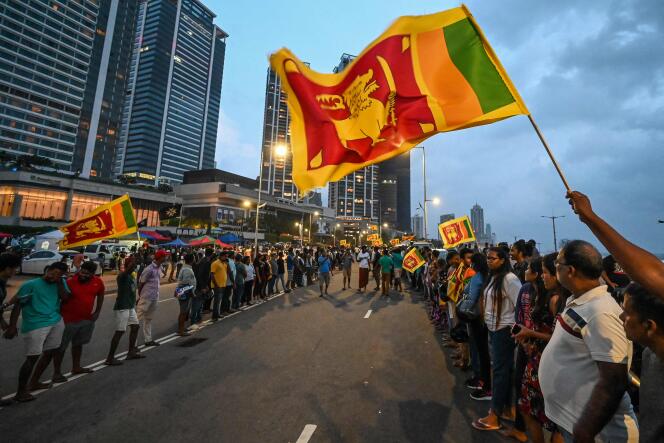 Lors d’une manifestation près du bureau du président à Colombo, le 10 mai 2022. 