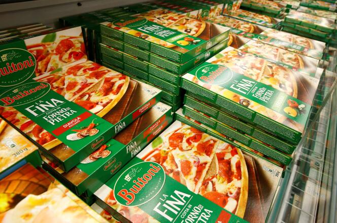 Les pizzas surgelées Buitoni, qui font partie du groupe Nestlé, photographiées dans un magasin du siège de l’entreprise à Vevey, en Suisse, le 15 février 2018. 