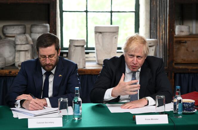 El primer ministro británico, Boris Johnson, en Stoke-on-Trent el 12 de mayo de 2022. 