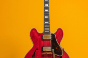 The 1960 Gibson ES355 that belonged to Noel Gallagher, damaged on August 28, 2009 at Rock en Seine and restored by French luthier Philippe Dubreuille.