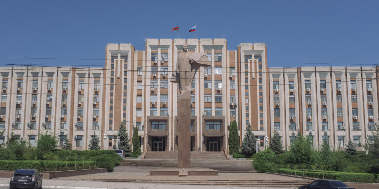 Statue de Lénine à Tiraspol en Transnistrie, Etat autoproclamé à la frontière entre la Moldavie et l'Ukraine, le 6 mai 2022.