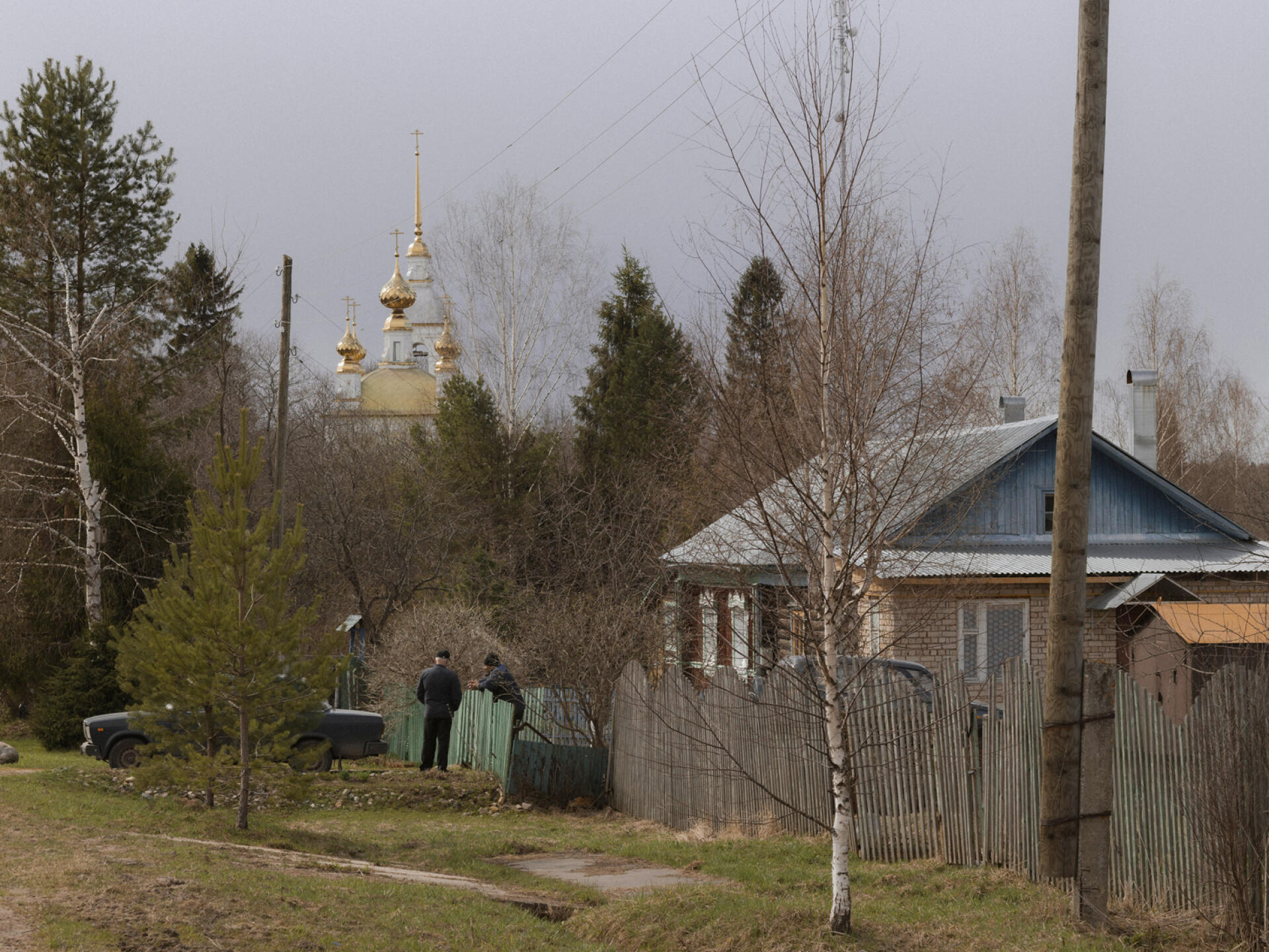 Le village de Karabanovo (Russie), avec son église, où officiait le père Ioann, le 28 avril 2022.