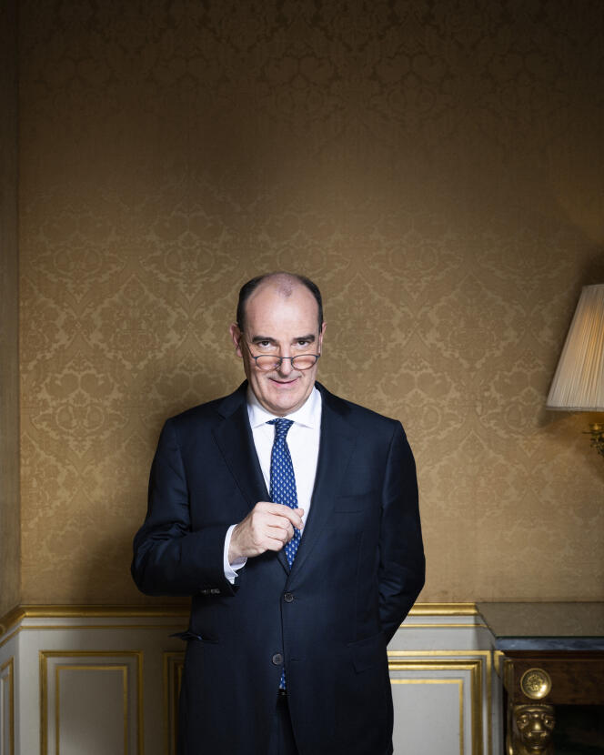 Le premier ministre, Jean Castex, dans son bureau à l’hôtel de Matignon, à Paris, le 10 décembre 2020.