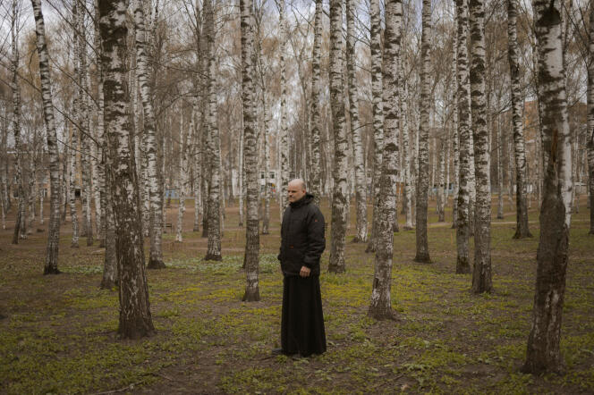Le père Ioann Bourdine, près de Kostroma (Russie), le 28 avril 2022.