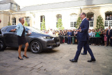 L’ex-premier ministre Jean Castex et la nouvelle première ministre Elisabeth Borne, lors de la passation des pouvoirs le 16 mai 2022, à Paris.
