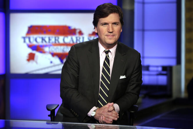Tucker Carlson, animateur du « Tucker Carlson Tonight », dans un studio de la chaîne Fox News, à New York, le 2 mars 2017.