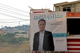 Une affiche du candidat indépendant Elias Jradi pour les élections législatives au Liban, à Ibl Al-Saqi, dans le sud du pays, le 16 mai 2022.