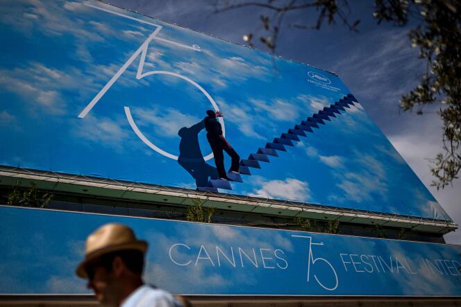Affiche officielle du 75e Festival de Cannes, le 16 mai 2022, veille de la cérémonie d’ouverture. 