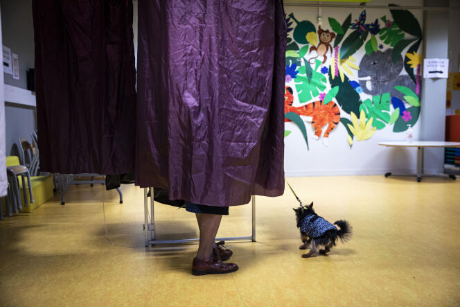 At a polling station in Toulouse on April 24, 2022, the day of the second round of the presidential election. 