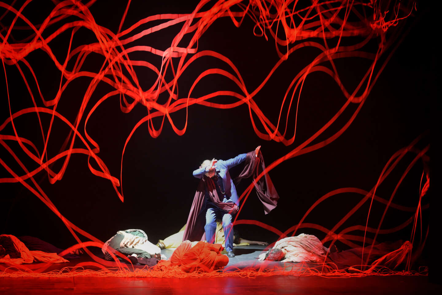 Regarder la vidéo Opéra : « Giulio Cesare » dans l’antichambre de la mort
