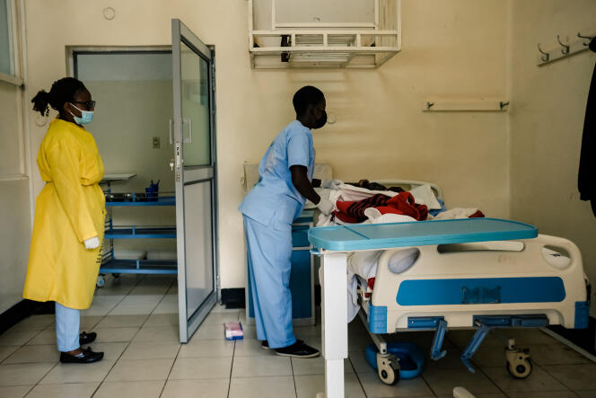 Dans un hôpital public de Harare, le 26 avril 2022, où les informières manquent de tout : eau, pansements, protections, médicaments.