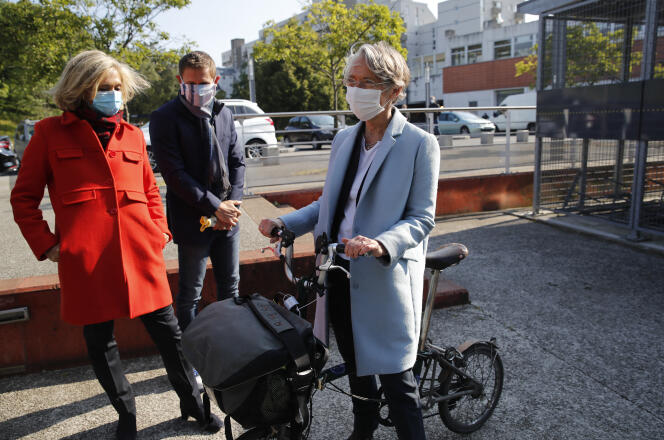 Elisabeth Borne, former minister of the energy transition, participated in an event to promote the use of bicycles in Evry-Courcouronnes (Essonne) with Valérie Pécresse, May 14, 2020.