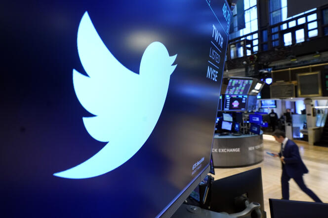 Le logo de Twitter à la Bourse de New York le 29 novembre 2021.