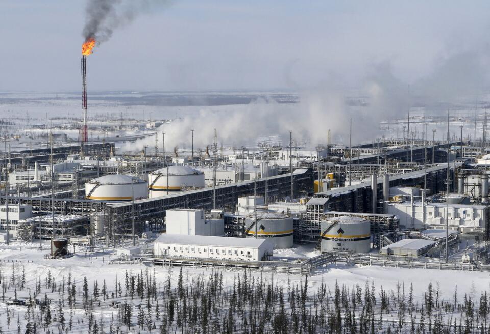 FILE PHOTO: A general view shows oil treatment facilities at Vankorskoye oil field owned by Rosneft north of Krasnoyarsk, Russia, March 25, 2015./File Photo
